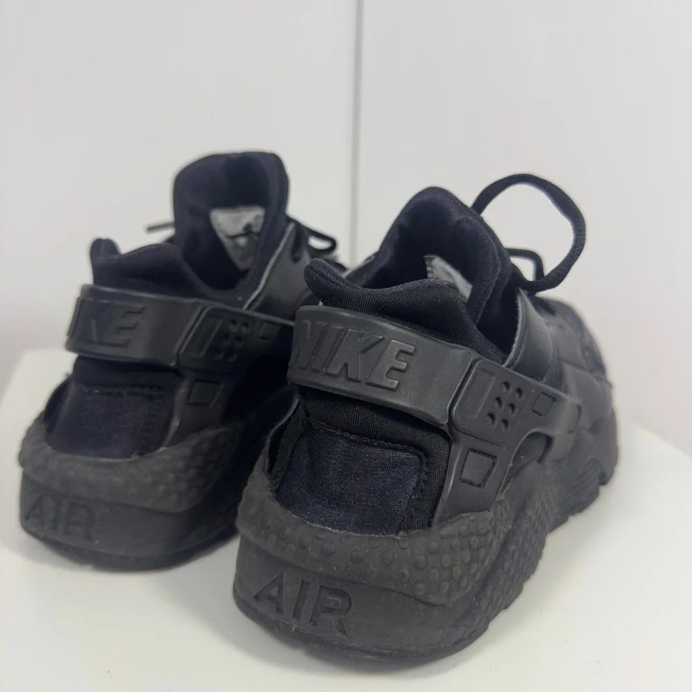 Nike Air Huarache Run Women Size 10 Triple Black Athletic Running Shoes Sneakers